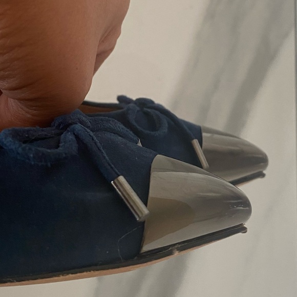 Vince Camuto Signature Suede Pointy Toe Ballerinas Navy / Pewter 7.5 - Picture 7 of 8